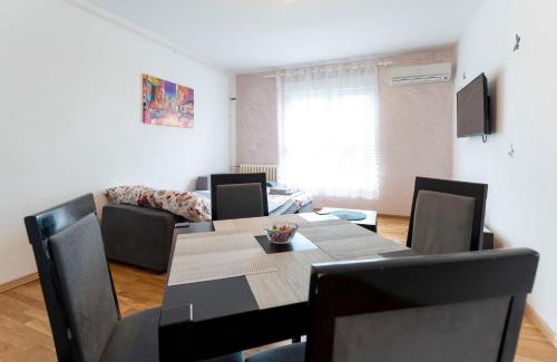 Novi Beograd Apartment | Child-Friendly Stay at Aurora Apartman - Rated 9.9/10!