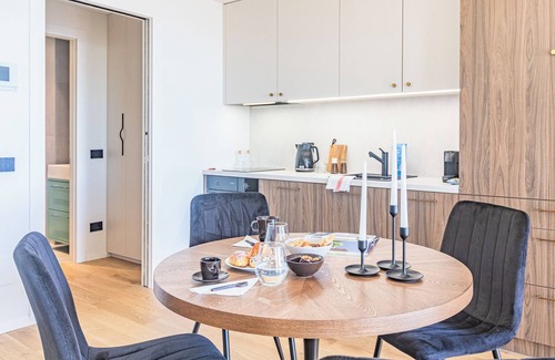 Como Apartment | Aurora Apartment - Studio Apartment, Sleeps 2