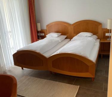 Bukfurdo Apartment | Pet-Friendly Comfort at Aurora Béta Apartman's - Rated 9/10!