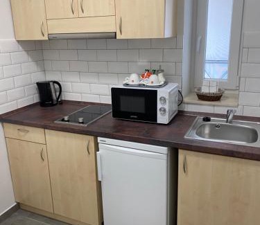 Bukfurdo Apartment | Pet-Friendly Comfort at Aurora Béta Apartman's - Rated 9/10!