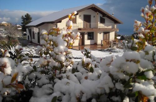 Zafferana Etnea Bed & Breakfast | Inviting Stay at Aurora dell'Etna with Pool & Family Amenities