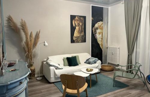 Crocetta-San Lazzaro-Modena Est Apartment | Guest Rated 9.5: Aurora Flowers Near Center & Train Station