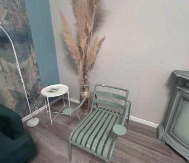 Crocetta-San Lazzaro-Modena Est Apartment | Guest Rated 9.5: Aurora Flowers Near Center & Train Station