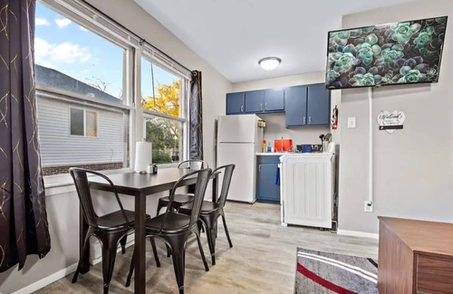 Aurora Apartment | Discover Aurora Gem: Cozy Studio with Spa and Pet Friendly