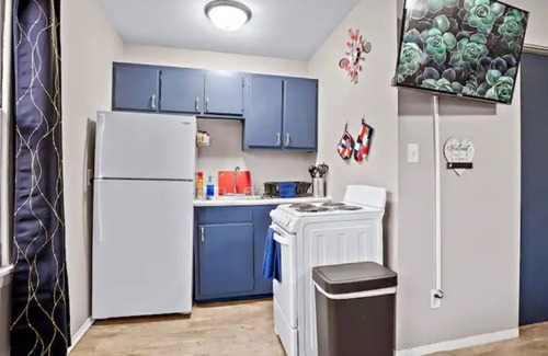 Aurora Apartment | Discover Aurora Gem: Cozy Studio with Spa and Pet Friendly