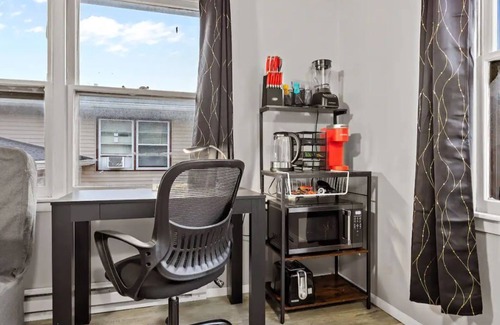Aurora Apartment | Discover Aurora Gem: Cozy Studio with Spa and Pet Friendly
