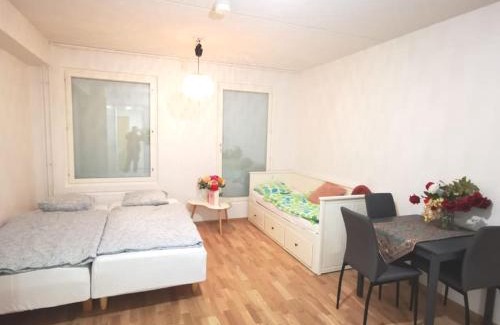 Vantaa Apartment | Modern Ruby Studio: Convenient & Family-Friendly Stay
