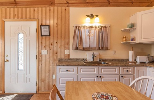 Salcha Cabin | Aurora Lodge, Aurora Nights Restaurant