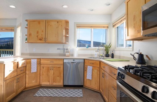 Fairbanks House | Aurora Panorama Lodge- Perfect Retreat 4b2.5b