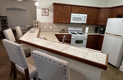 Hammond House | Top-Rated Aurora Place with Kitchen & Hot Tub Amenities