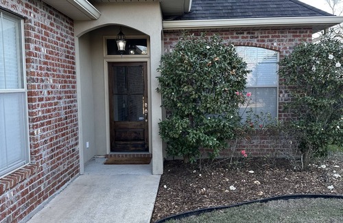 Hammond House | Top-Rated Aurora Place with Kitchen & Hot Tub Amenities