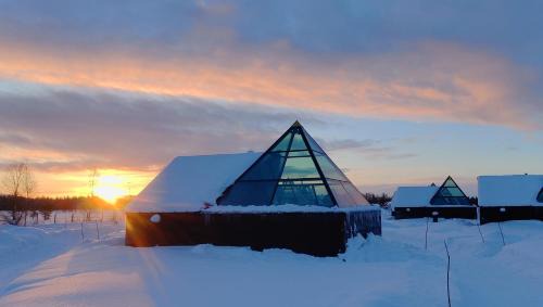 Koengaes Hotel | Experience Unique Stays at Aurora Pyramid Glass Igloos