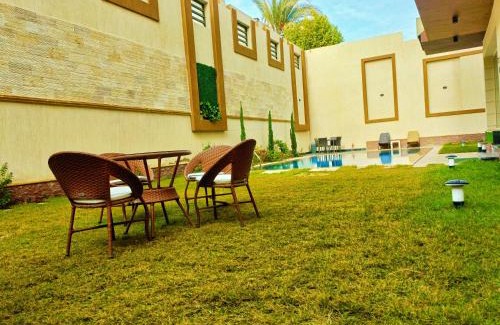 Sheikh Zayed City Villa | Aurora Sky View Suite: 4-Star Comfort with Pool & Hot Tub