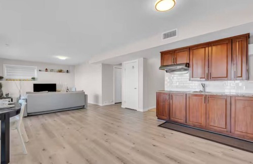 Northwest Calgary House | Aurora view with spacious 2BR sweet home near UC