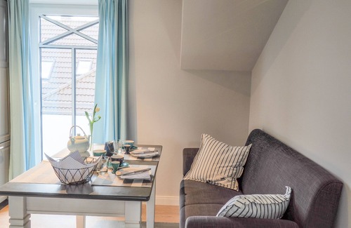 Busum Apartment | Discover Ausguck im Haus Strandpalais: Ocean View Retreat