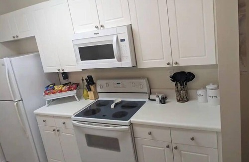 Auburn Condo | Guest Rated 10/10: AUsome Auburn Condo with Pool & Kitchen