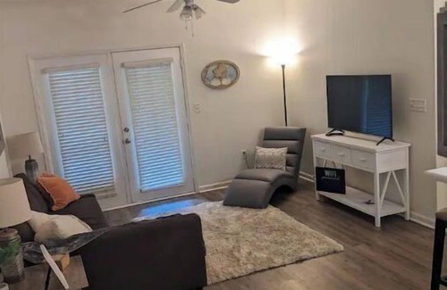 Auburn Condo | Guest Rated 10/10: AUsome Auburn Condo with Pool & Kitchen