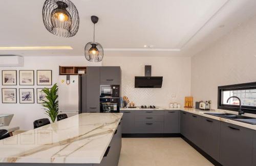 Cite El Wafa Villa | Relax at Aussie Beach Villa with Pool & Child-Friendly Fun