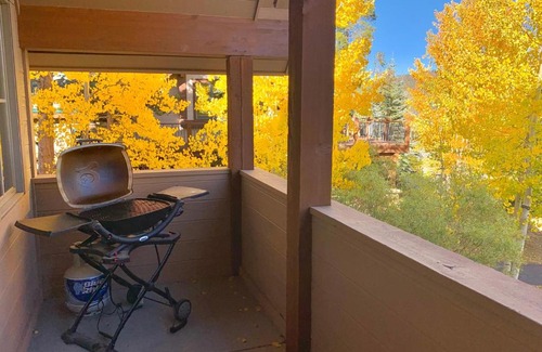 Four O'Clock House | Elegant Aussie Retreat at Slopeside with Family-Friendly Perks