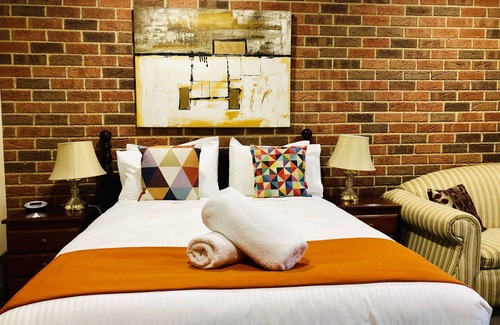 Cessnock Hotel | Top-Rated Aussie Rest Motel with Pool & Family Amenities