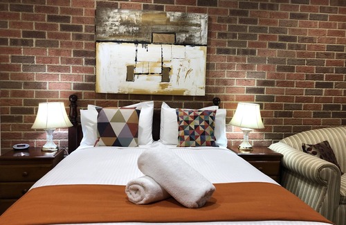 Cessnock Hotel | Top-Rated Aussie Rest Motel with Pool & Family Amenities