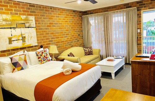 Cessnock Hotel | Top-Rated Aussie Rest Motel with Pool & Family Amenities