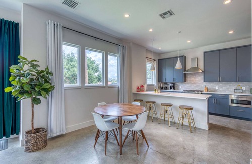 Galindo House | Inviting Austin Townhome with Enclosed Yard, Near Downtown