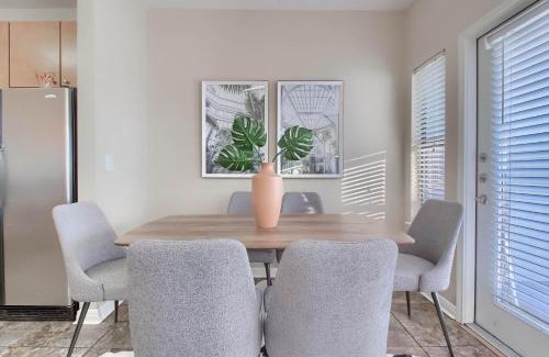 West Campus Apartment | Spacious 4BR Loft Townhome Near Austin's West Campus