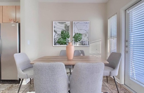 West Campus Apartment | Spacious 4BR Townhome Steps from West Campus Attractions
