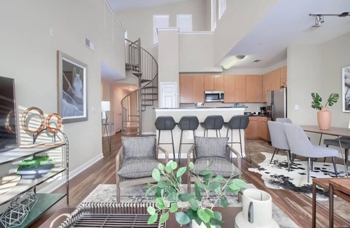 West Campus Apartment | Spacious 4BR Townhome Steps from West Campus Attractions