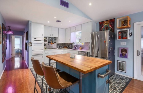 South Manchaca House | Inviting Austin Home with Spa, Kitchen & Hot Tub Access