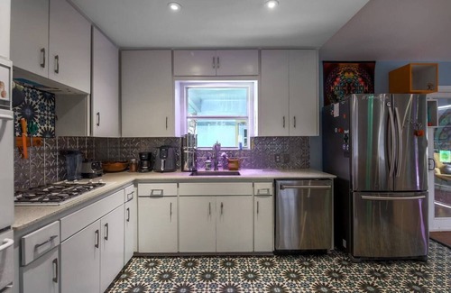 South Manchaca House | Inviting Austin Home with Spa, Kitchen & Hot Tub Access