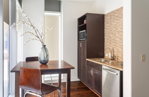Waller Creek District Apartment | Explore Austin: Inviting Studio Apartment with Pool Access