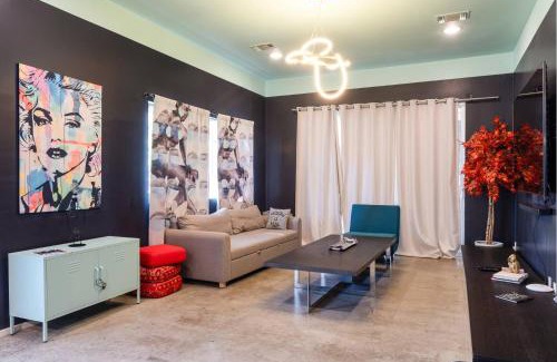 East Cesar Chavez House | Discover Austin Clubhouse: Walk to Rainey Street & Pet Friendly