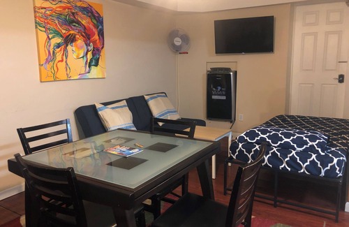 Queens Apartment | Convenient Austin Cove with Kitchen near Subway Access
