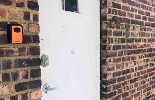 Queens Apartment | Convenient Austin Cove with Kitchen near Subway Access