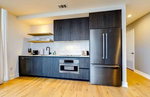 East Cesar Chavez Condo | Downtown Austin Condo with Lakeview & Top-Rated Amenities