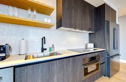 East Cesar Chavez Condo | Downtown Austin Condo with Lakeview & Top-Rated Amenities