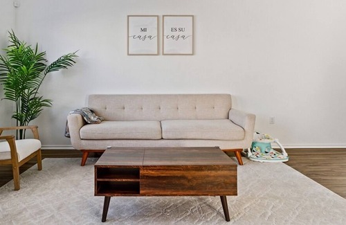 Del Valle House | Pet-Friendly Austin Getaway: Stay, Play, and Relax!