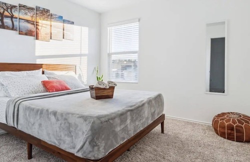 Del Valle House | Pet-Friendly Austin Getaway: Stay, Play, and Relax!