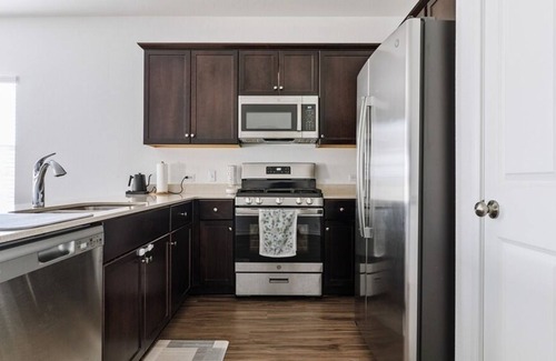 Del Valle House | Pet-Friendly Austin Getaway: Stay, Play, and Relax!