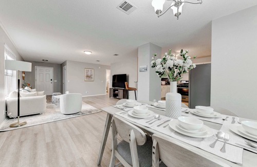 McNeil House | Austin Getaway Near The Domain & Q2 Stadium