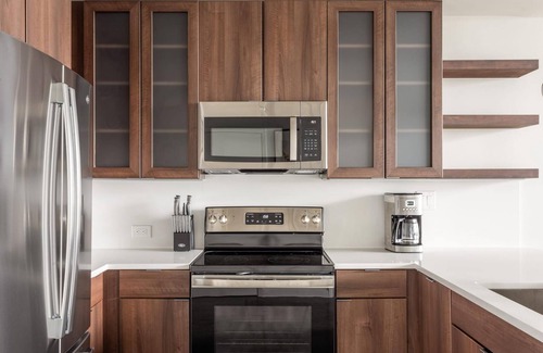 Second Street District Apartment | Modern Austin Grand Apartment with Pool & Breakfast Access