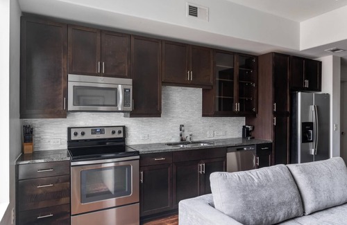 Waller Creek District Apartment | Explore Austin: Grand Studio Apartment with Pool & Breakfast