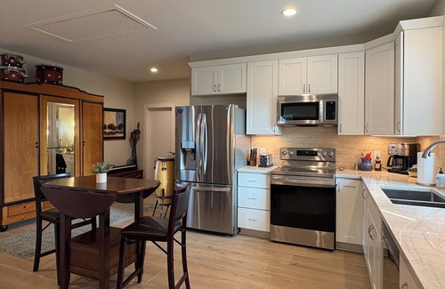 West Oak Hill Apartment | Austin Groove Studio - Private Casita with a Music Vibe
