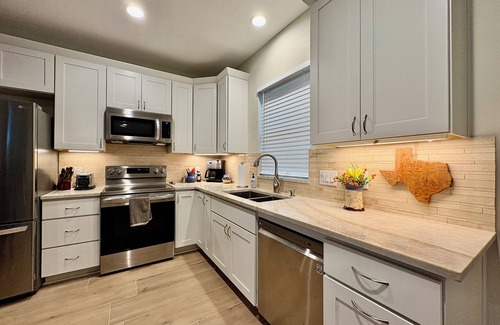 West Oak Hill Apartment | Austin Groove Studio - Private Casita with a Music Vibe