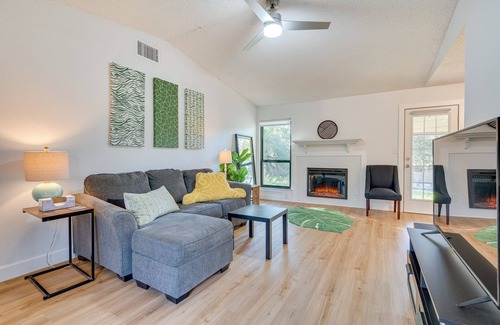 Apache Shores House | Austin Home w/ Community Pool: 3 Mi to Lake Travis