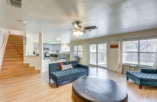 Hillcrest House | Modern Austin Home with Deck, 9 Mi to Zilker Park!