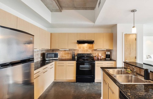 Second Street District Apartment | Pet-Friendly 2BD Apartment in Vibrant Austin District