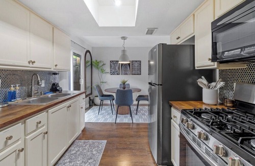 St. John - Coronado Hills Condo | Austin King Suite Mins to St.Davids Hospital. Smart TV's, Fire Places, 3 bedroom